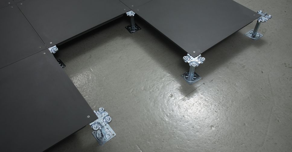 Piso elevado em sala comercial: 5 dicas de como usar