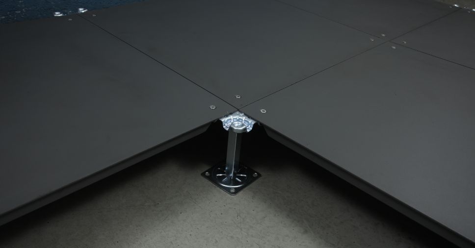 Piso elevado em sala comercial: 5 dicas de como usar